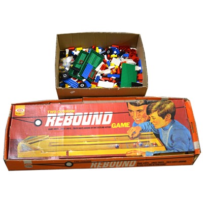 Lot 39 - A tray of vintage Lego bricks and parts and an Idea Rebound game, boxed.