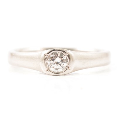 Lot 5A - A diamond solitaire ring.