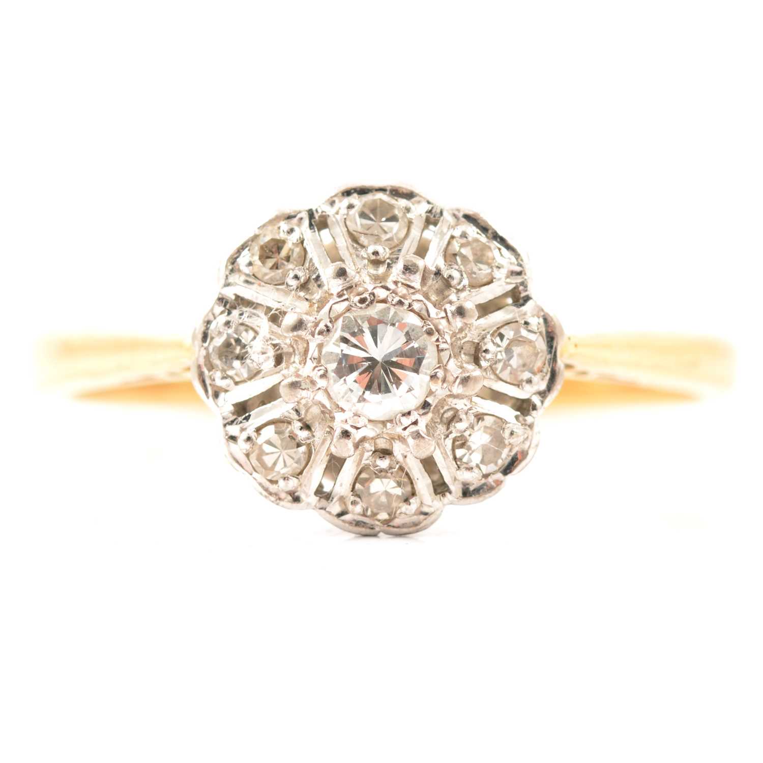Lot 42 - A diamond cluster ring.