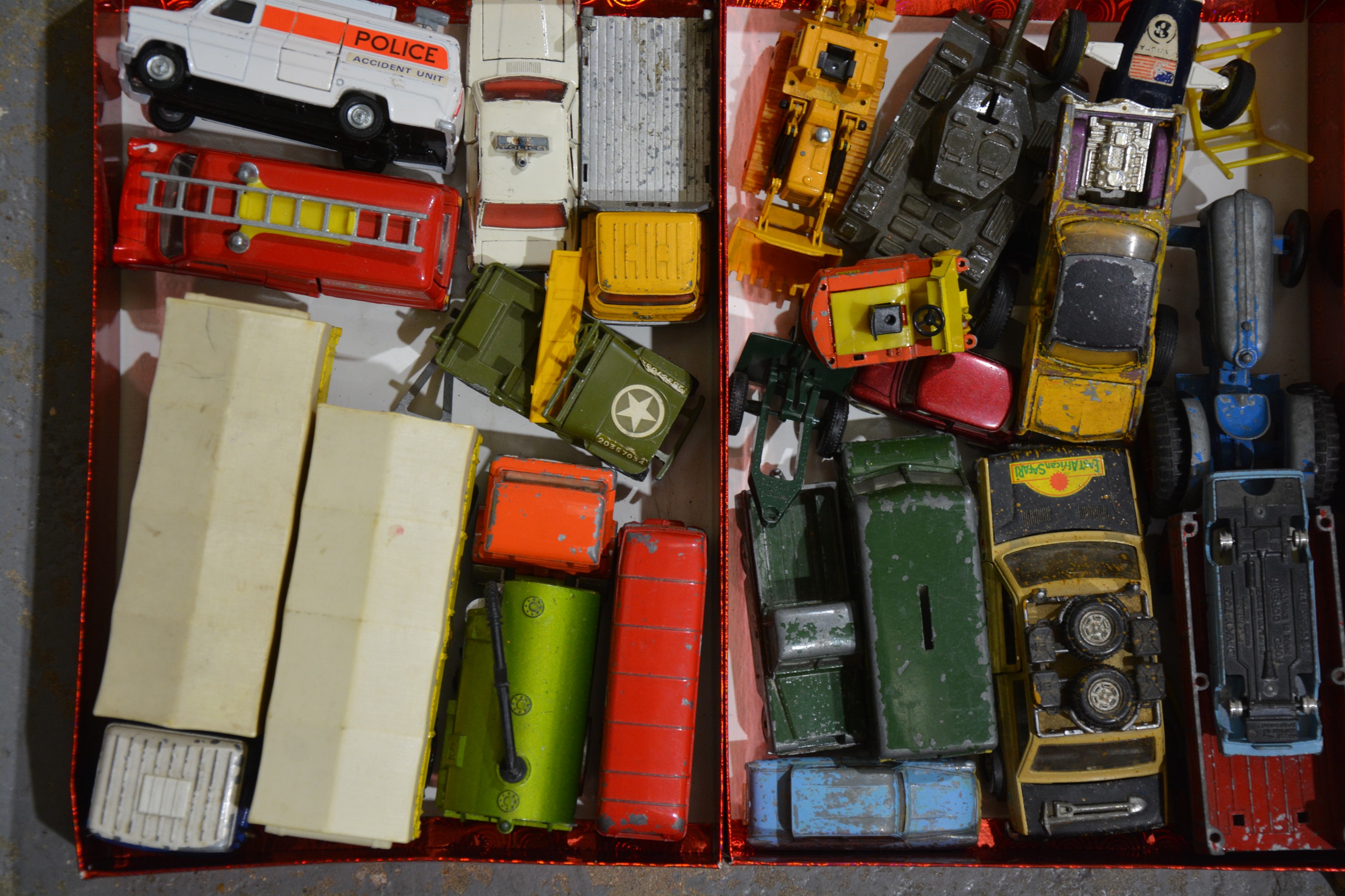 Lot 218 - Five trays of loose die-cast models and