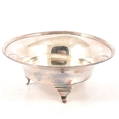 Lot 306 - Shallow silver bowl, Charles Boyton & Son Ltd, London 1917.