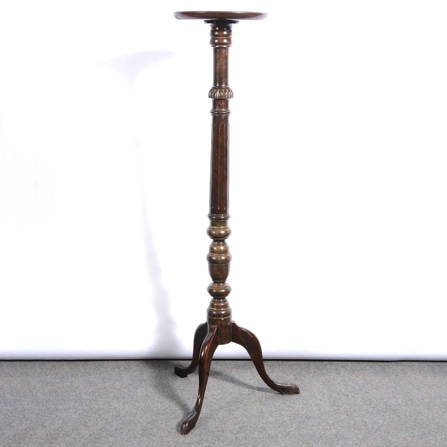 Lot 526 - Reproduction mahogany hall table and a jardiniere stand