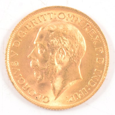 Lot 225A - George V gold Sovereign coin, 1915.
