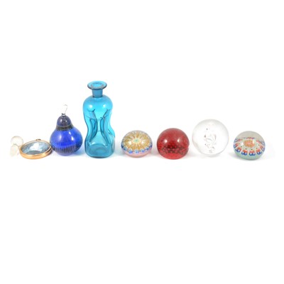 Lot 29 - Collection of paperweights