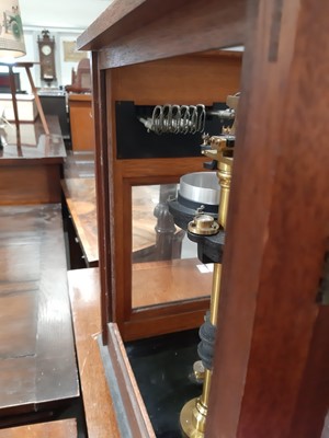 Lot 165 - Cased scientific instrument