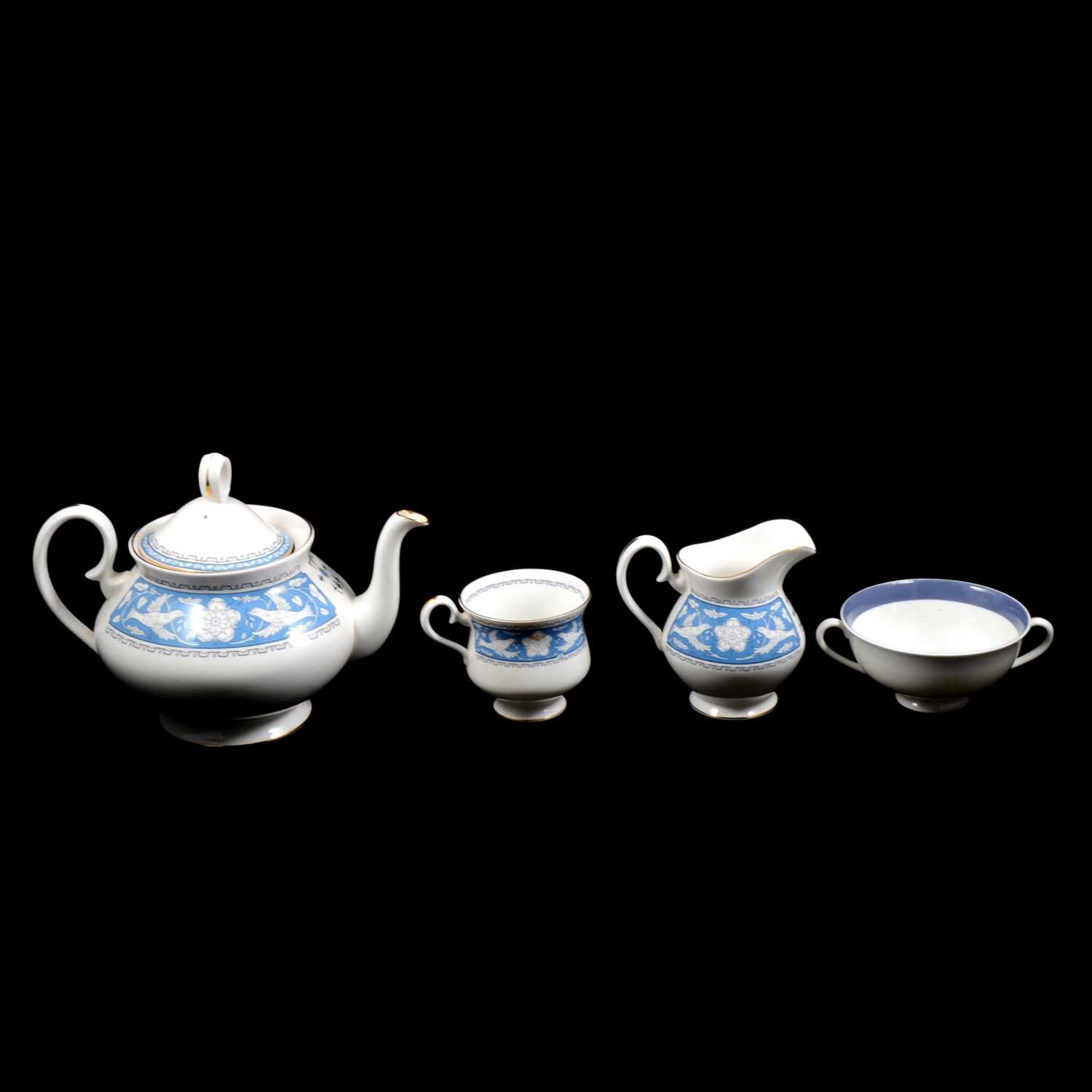 Lot 85 - Royal Albert 'Tudor Rose' extensive dinner and breakfast service.