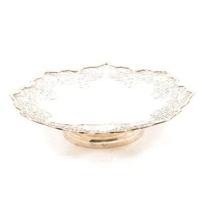 Lot 250 - A silver pieced pedestal cake stand by Joseph Rodgers & Sons
)