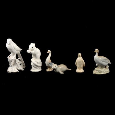 Lot 21 - Eighteen animal and bird figurines.