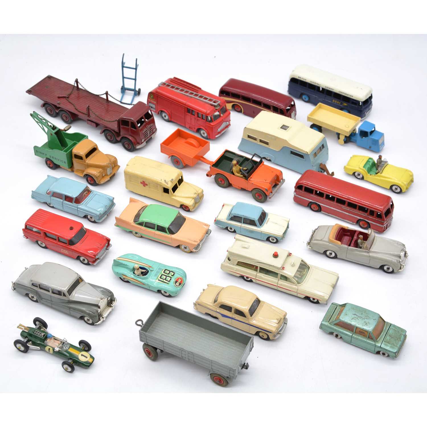 Lot 1113 - Twenty-four loose Dinky Toys die-cast