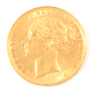 Lot 323 - Victoria, gold Sovereign coin, 1875