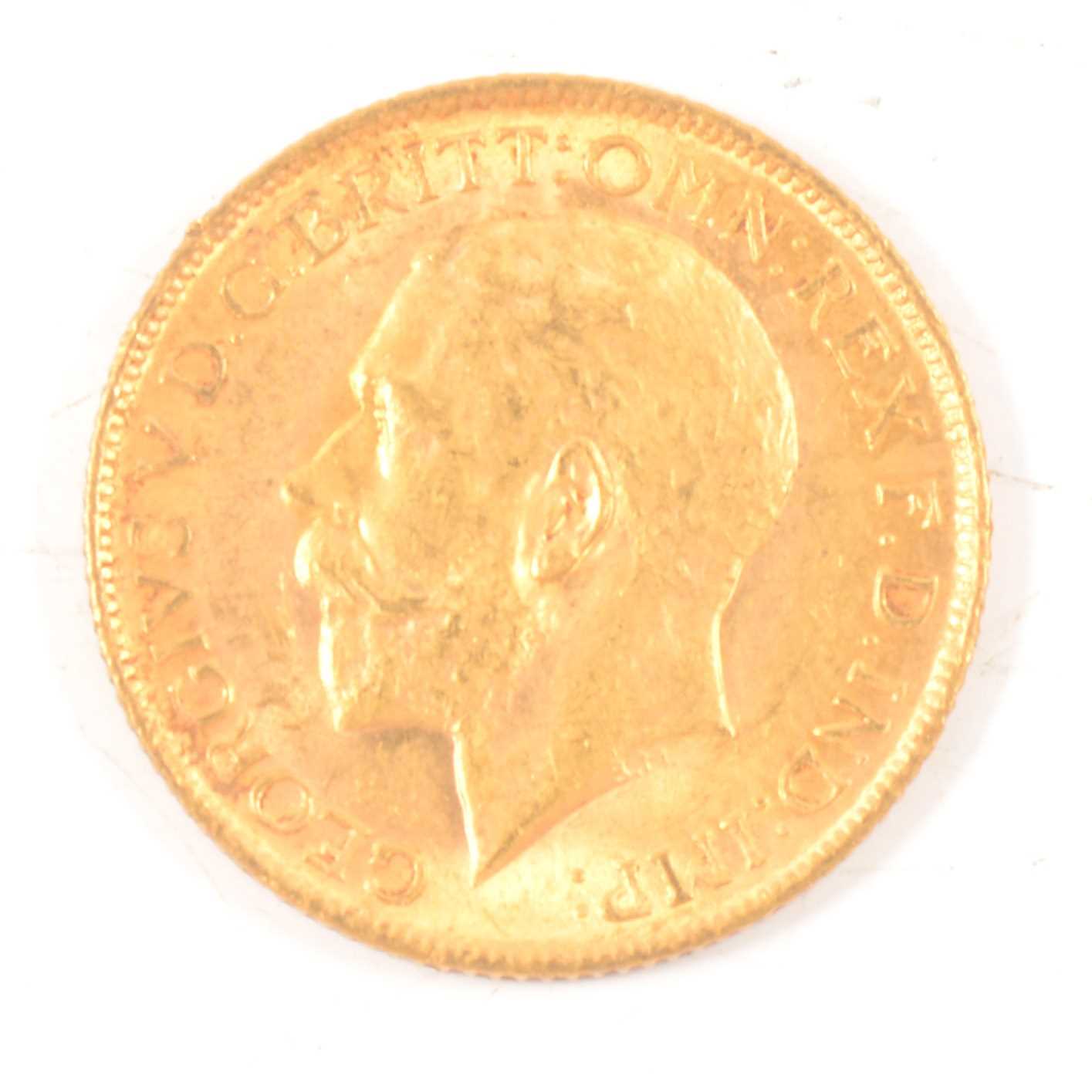 Lot 307 - George V, gold Sovereign coin, 1911.