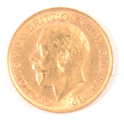 Lot 304 - George V, gold Sovereign coin, 1912.