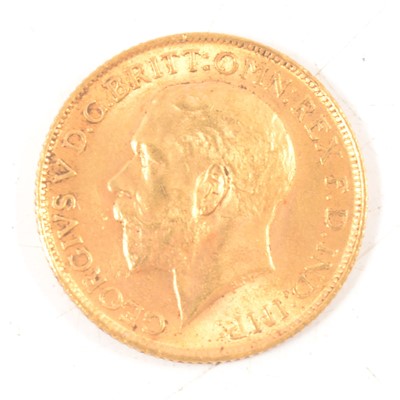 Lot 302 - George V, gold Sovereign coin, 1913.