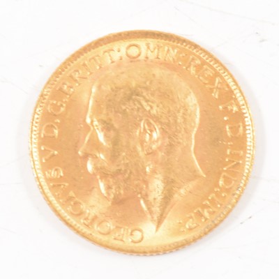 Lot 299 - George V, gold Sovereign coin, 1913.