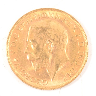 Lot 298 - George V, gold Sovereign coin, 1914.