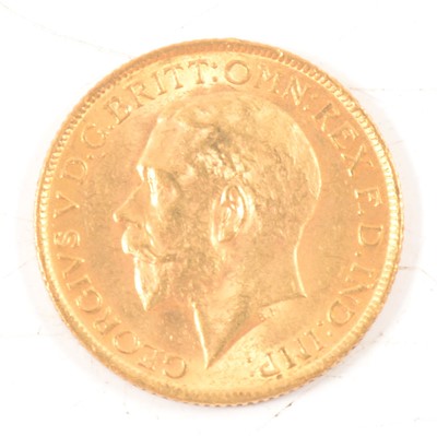 Lot 297 - George V, gold Sovereign coin, 1914.