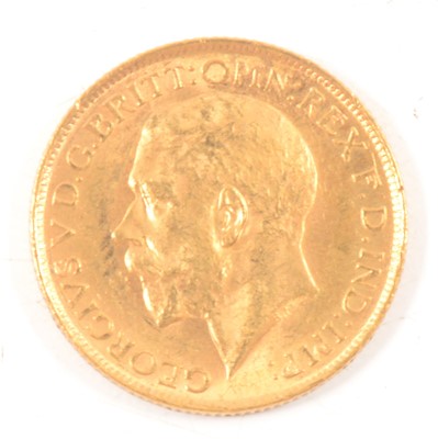 Lot 296 - George V, gold Sovereign coin, 1915.