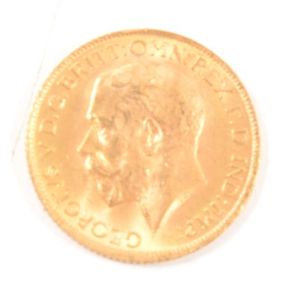 Lot 294 - George V, gold Sovereign coin, 1915.