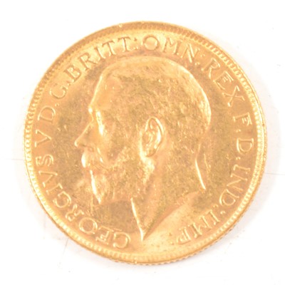 Lot 293 - George V, gold Sovereign coin, 1916