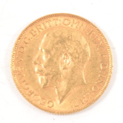 Lot 291 - George V, gold Sovereign coin, 1925