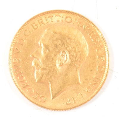 Lot 290 - George V, gold Sovereign coin, 1925