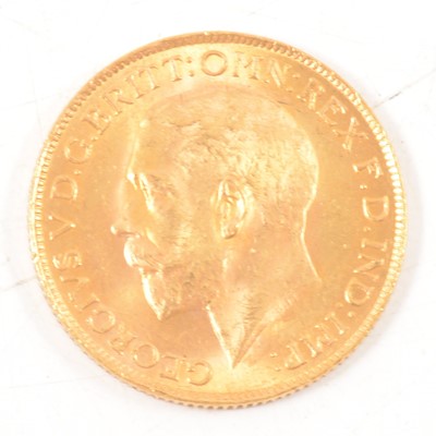 Lot 287 - George V, gold Sovereign coin, 1925