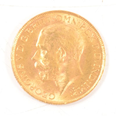 Lot 285 - George V, gold Sovereign coin, 1925