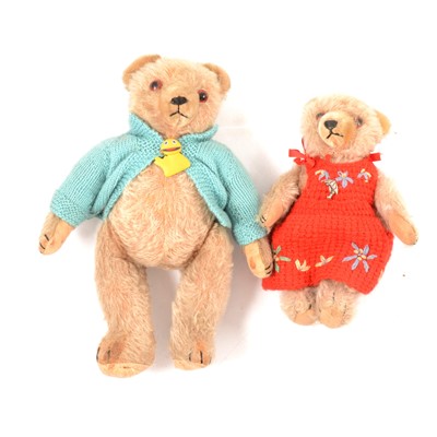 Lot 121 - Two Hermann type teddy bears, c1930s, both with jointed limbs