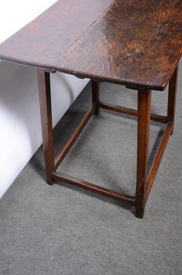 Lot 71 - An oak side table