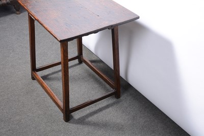 Lot 71 - An oak side table