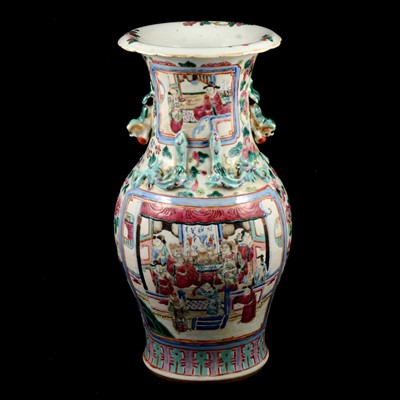 Lot 40 - Chinese porcelain vase