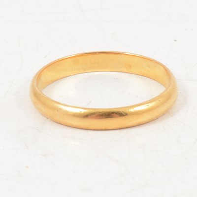 Lot 267 - A 22 carat yellow gold wedding band.