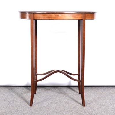 Lot 419 - Edwardian mahogany occasional table