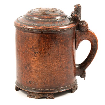 Lot 193 - Scandinavian burr wood tankard, late 17th Century