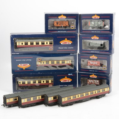 Lot 69 - Twelve Bachmann OO gauge model railway passenger coaches and wagons