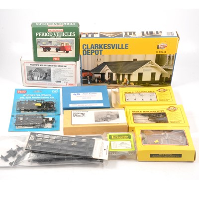 Lot 80 - Mixed N and OO gauge model kits, parts and accessories, one tray including Circuitron DH-1 diesel horn etc
