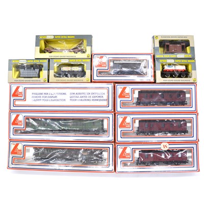 Lot 82 - Wrenn and Lima OO gauge model railway passenger coaches and rolling-stock etc