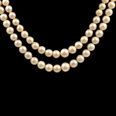 Lot 238 - A two row graduated cultured pearl necklace.