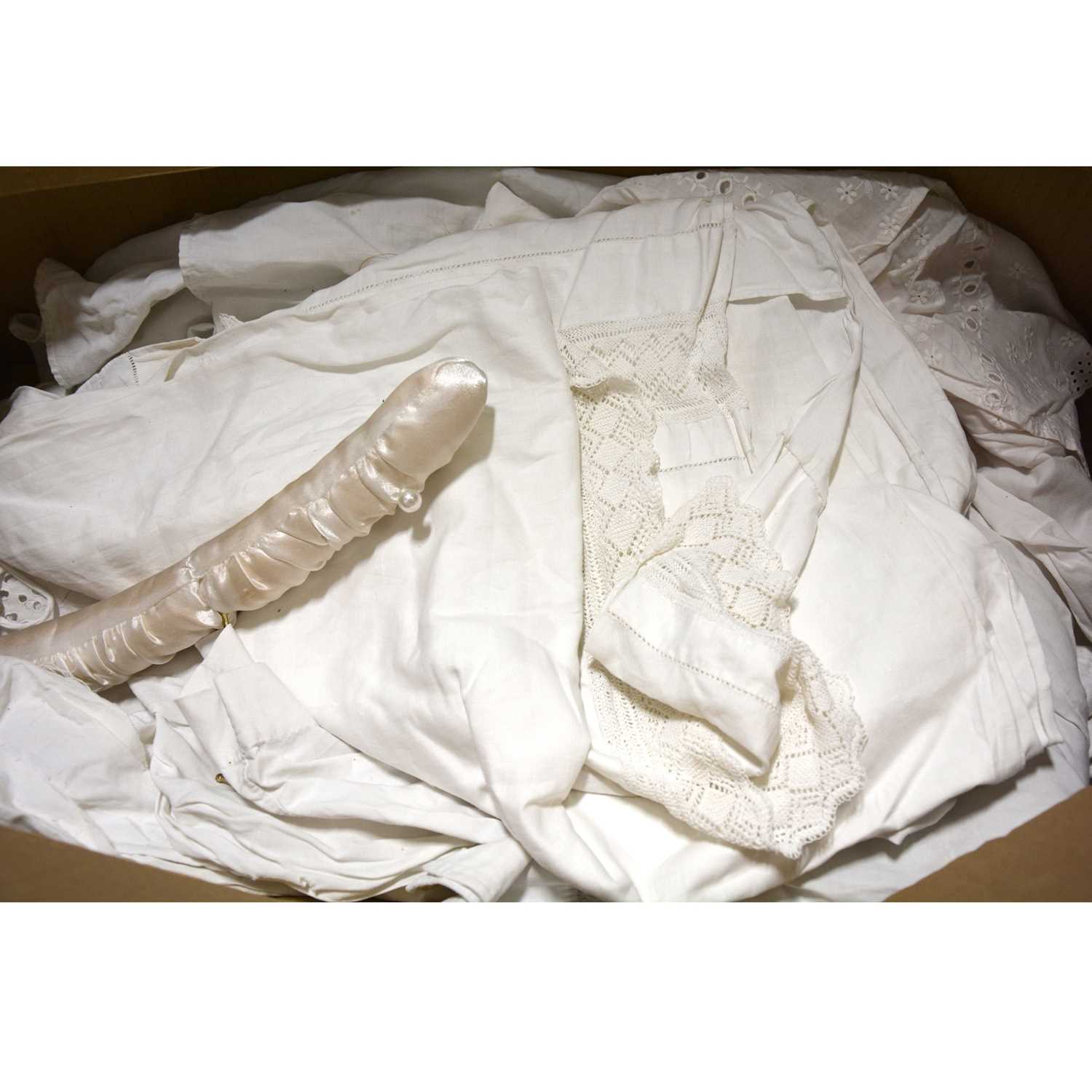 Lot 260 - Box of linen