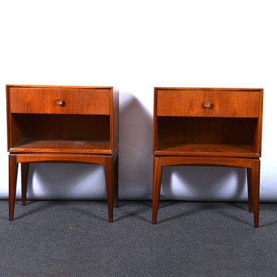 Lot 395 - Mid-century teak part-bedroom suite