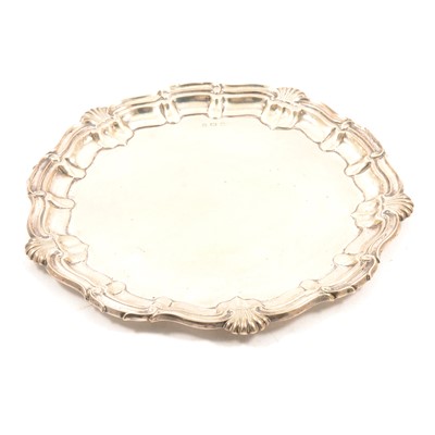 Lot 227 - An Edwardian silver circular tray