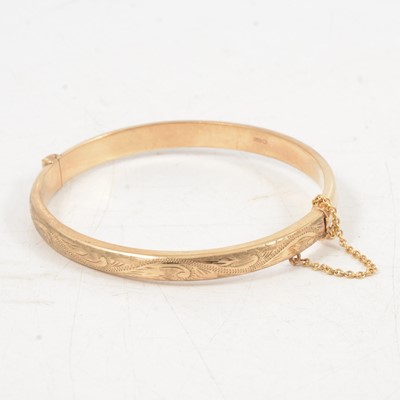 Lot 265 - 9ct gold bangle