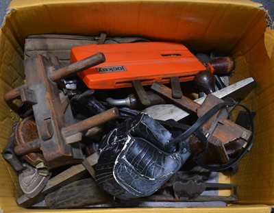 Lot 166 - Small collection of carpentry tools