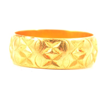 Lot 121 - A 22 carat yellow gold wedding band.