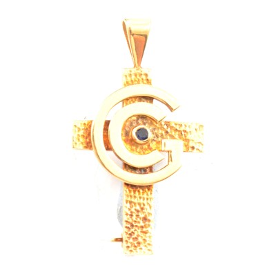 Lot 203 - Groby Church 18 carat gold commemorative brooch pendant by Cathy Stephens.