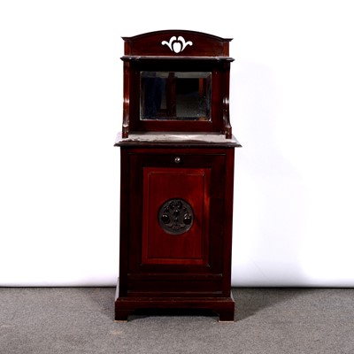 Lot 410 - Victorian mahogany purdonium