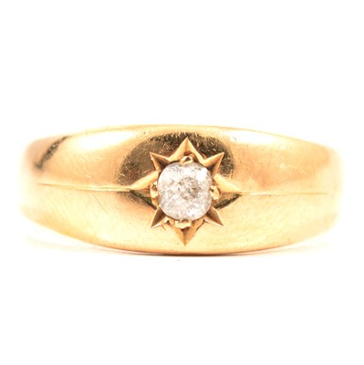 Lot 113 - A Victorian gypsy set diamond ring.