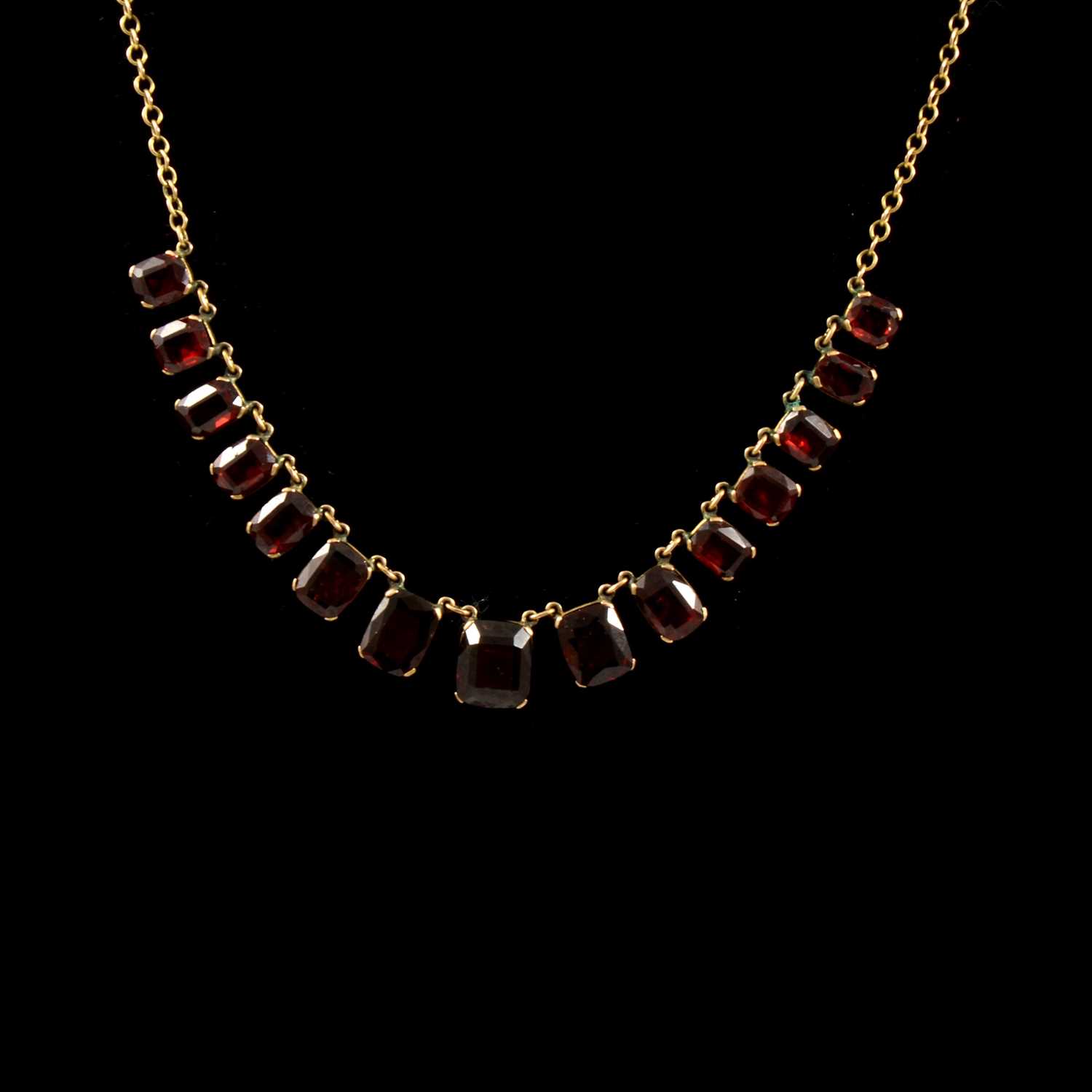 Lot 300 - A garnet fringe necklace.