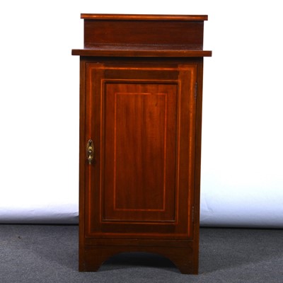 Lot 180 - Edwardian mahogany side cupboard