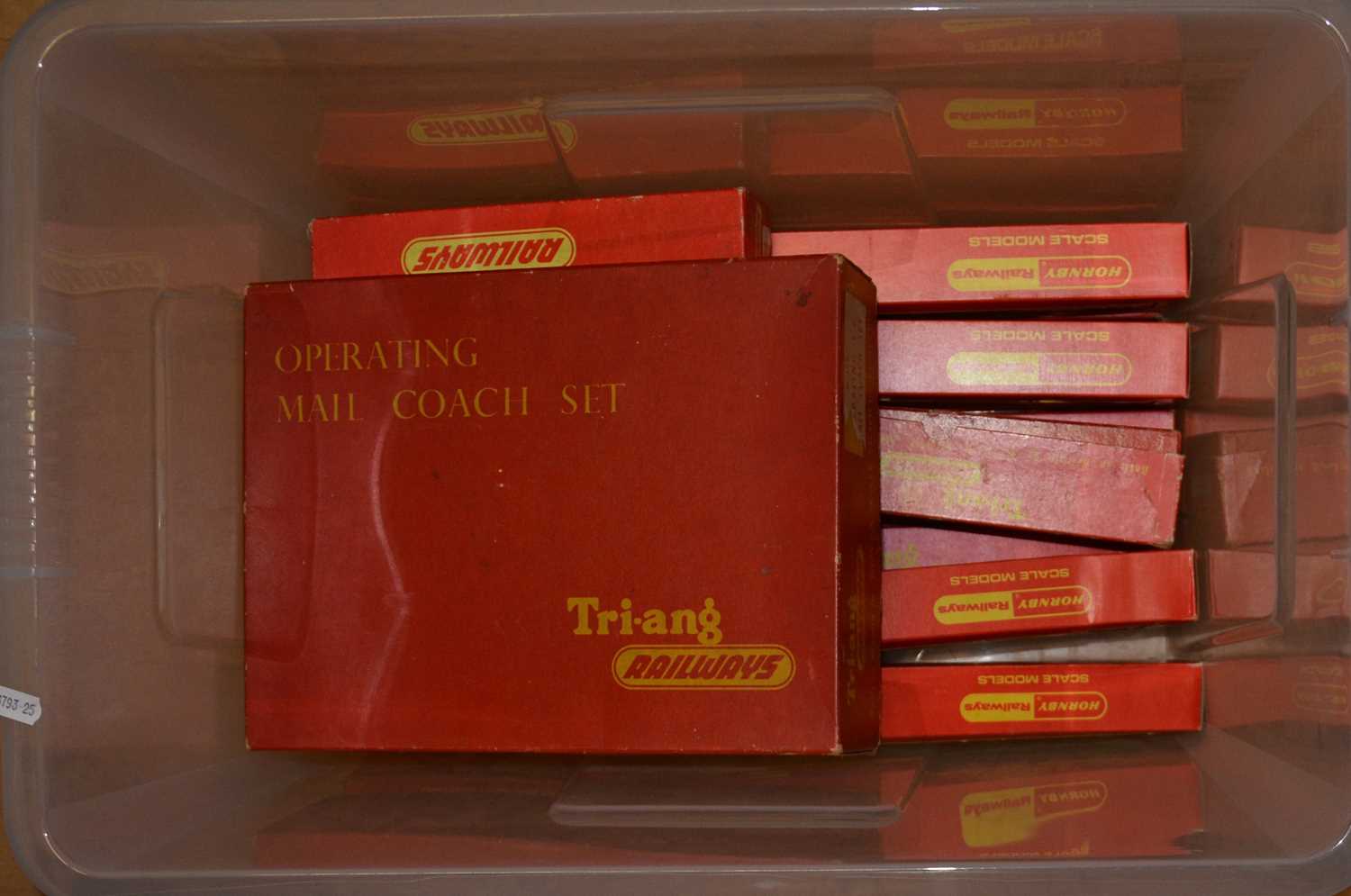 Lot 87 - Tri-ang OO gauge model railways including ref